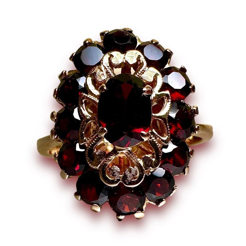 Special Old Fashioned set on 7.2gr 18k Solid Gold Ring with Red Garnets: Special Old Fashioned set on 7.2gr 18k Solid Gold Ring with Red Garnets Ring weight: 7.2gr Size: Us 10,5 SKU 49/20C Our company's certification is available for free, upon request If you wish to recei