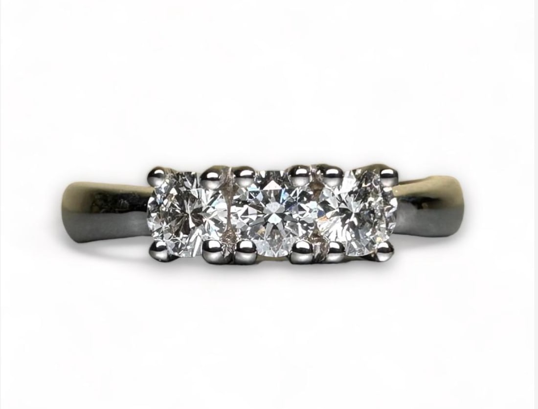 Timeless elegant 0.45ct Natural Diamond Trilogy set on 18k Solid Gold Ring (1 of 4)