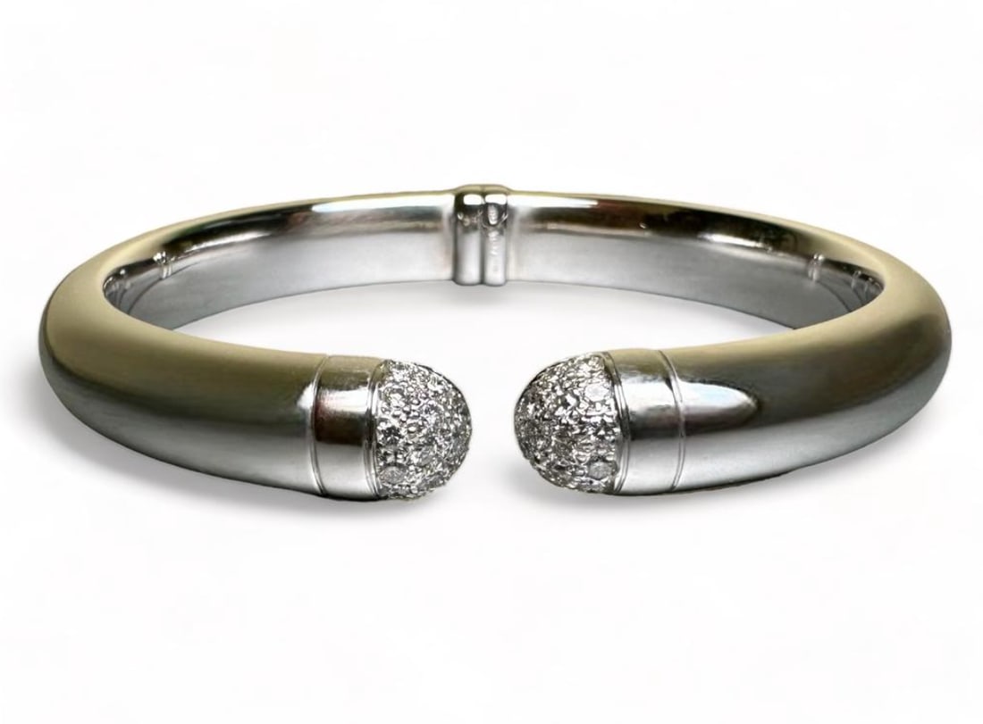 Super High end Jewelry 35gr Bangle set on 18k solid gold enriched with 30 Natural Diamonds: This is a Super High end Jewelry 35gr Bangle set on 18k solid gold enriched with 30 Natural Diamonds Weight : 35 gr Natural Diamonds: 30 x round cut weighing 0,60ct C&Clarity : G/VVS Inside Diameter :