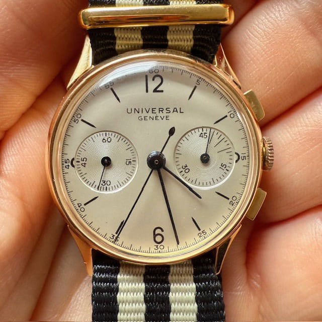 Super elegant and rare 18k Solid Gold Chrono Manual winding Universal Geneve Swiss watch: Super elegant and rare 18k Solid Gold Chrono Manual winding Universal Geneve Swiss watch The movement is not original but perfectly working and swiss made The watch comes as you can see thru the pictu