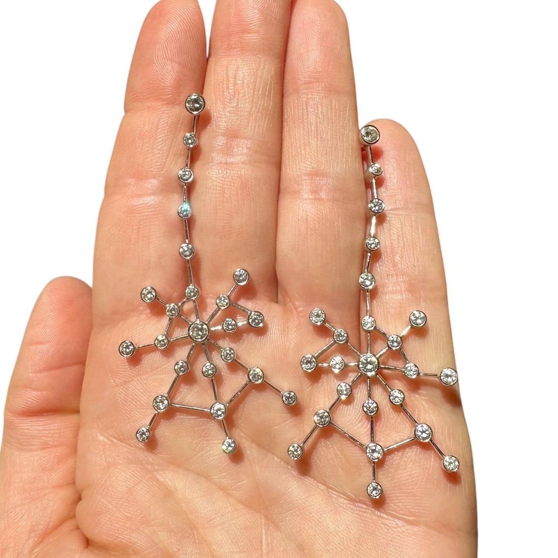 2.00ct Beautiful Diamonds Eclectic Earrings set on 13.5gr 18k solid white Gold: 2.00ct Beautiful Diamonds Eclectic Earrings set on 13.5gr 18k solid white Gold all the diamonds are really white (even if the sun creates a yellow reflection in the picture) 2.00ct natural Diamonds (4