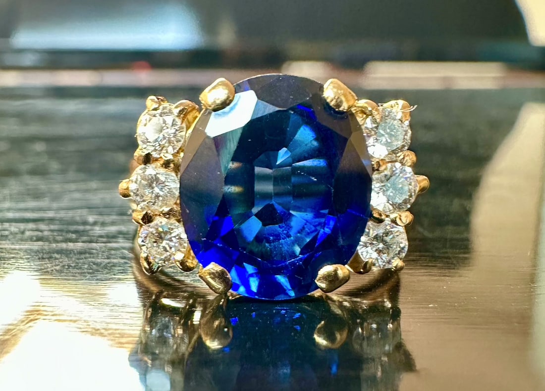 Fabulous Sapphire Ring set on 18k solid gold and extra white Diamonds (1 of 5)