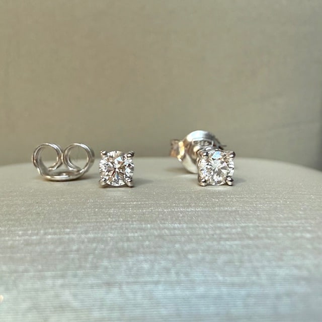 Classic and always Cool 0.30ct Natuarl Diamond stud Earrings on 18K Solid W gold: Classic and always Cool 0.30ct Natural Diamond stud Earrings on 18K Solid W gold weight: 1.2gr SKU: 0.30D Our company's certification is available for free, upon request If you wish to receive any oth
