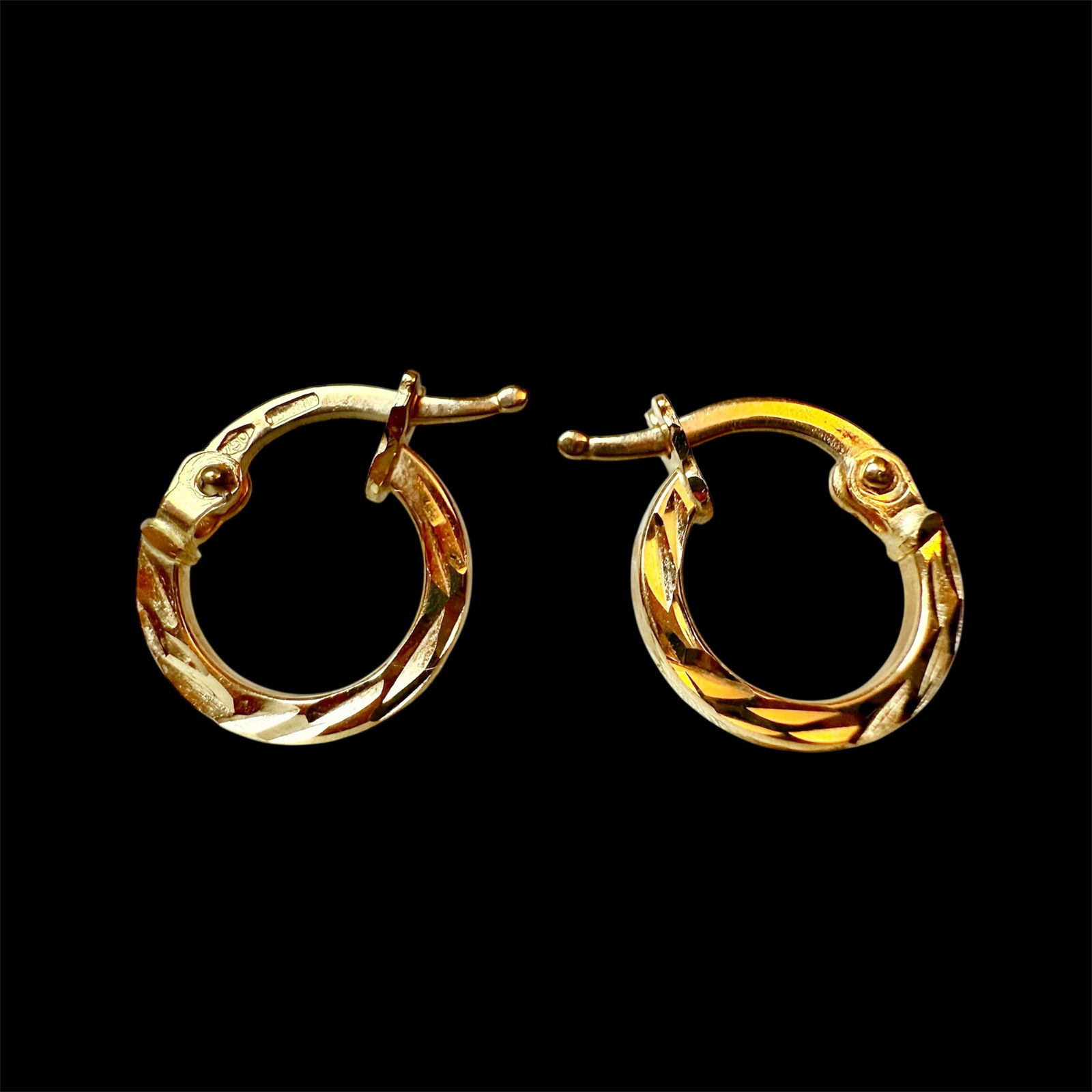 Delicate 18k solid gold Kids Earrings: Delicate 18k solid gold Kids Earrings weight: 0.9gr SKU: 7B