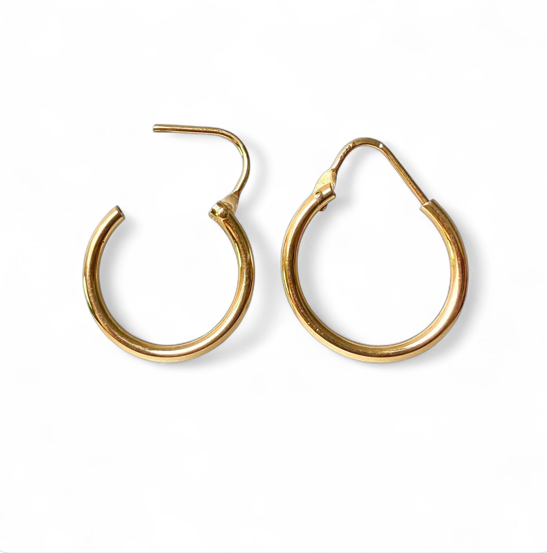 18k solid gold Earrings: 18k solid gold Earrings 14mm internal diameter weight: 1.8gr SKU: 53/20 Our company's certification is available for free, upon request If you wish to receive any other international lab certification