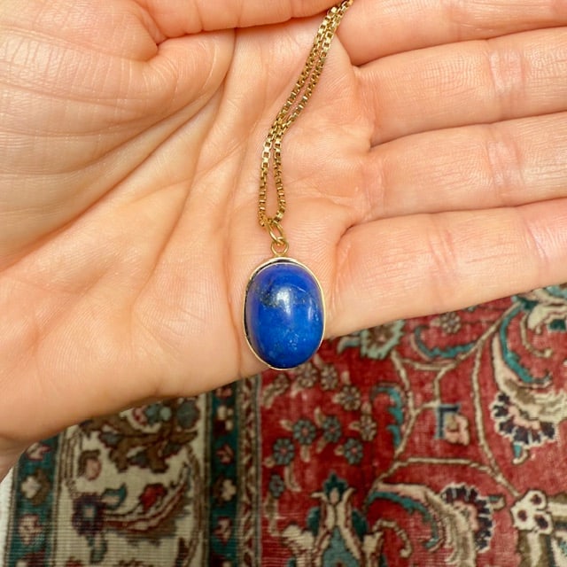Elegant and Timeless 18k solid gold Necklace with Lapis Lazuli Pendant: Elegant and Timeless 18k solid gold Necklace with Lapis Lazuli Pendant weight: 12.0gr SKU: 137 Our Company's certification is always available upon request If you would like to receive any other lab