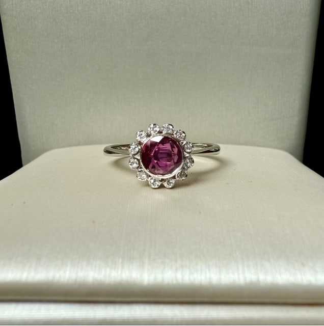 Lovely 18k solid gold Ring with Ruby and Cubic Zirconia: Lovely 18k solid gold Ring with Ruby and Cubic Zirconia weight: 3.2gr SKU: 125 Our company's certification is available for free, upon request If you wish to receive any other international lab certif