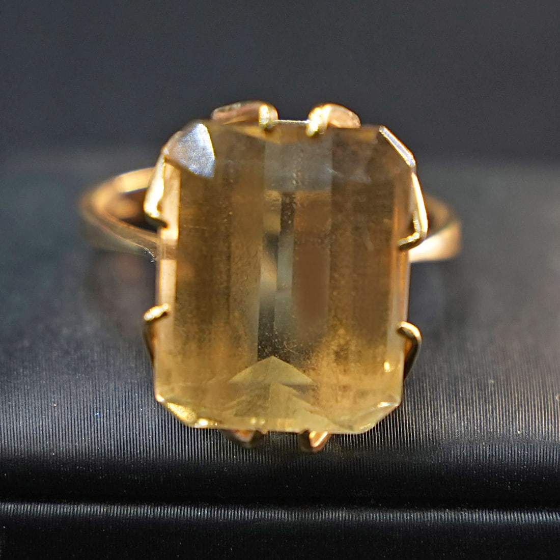 18K Yellow Gold Ring with a single large golden citrine Center, 5.69gr (1 of 5)