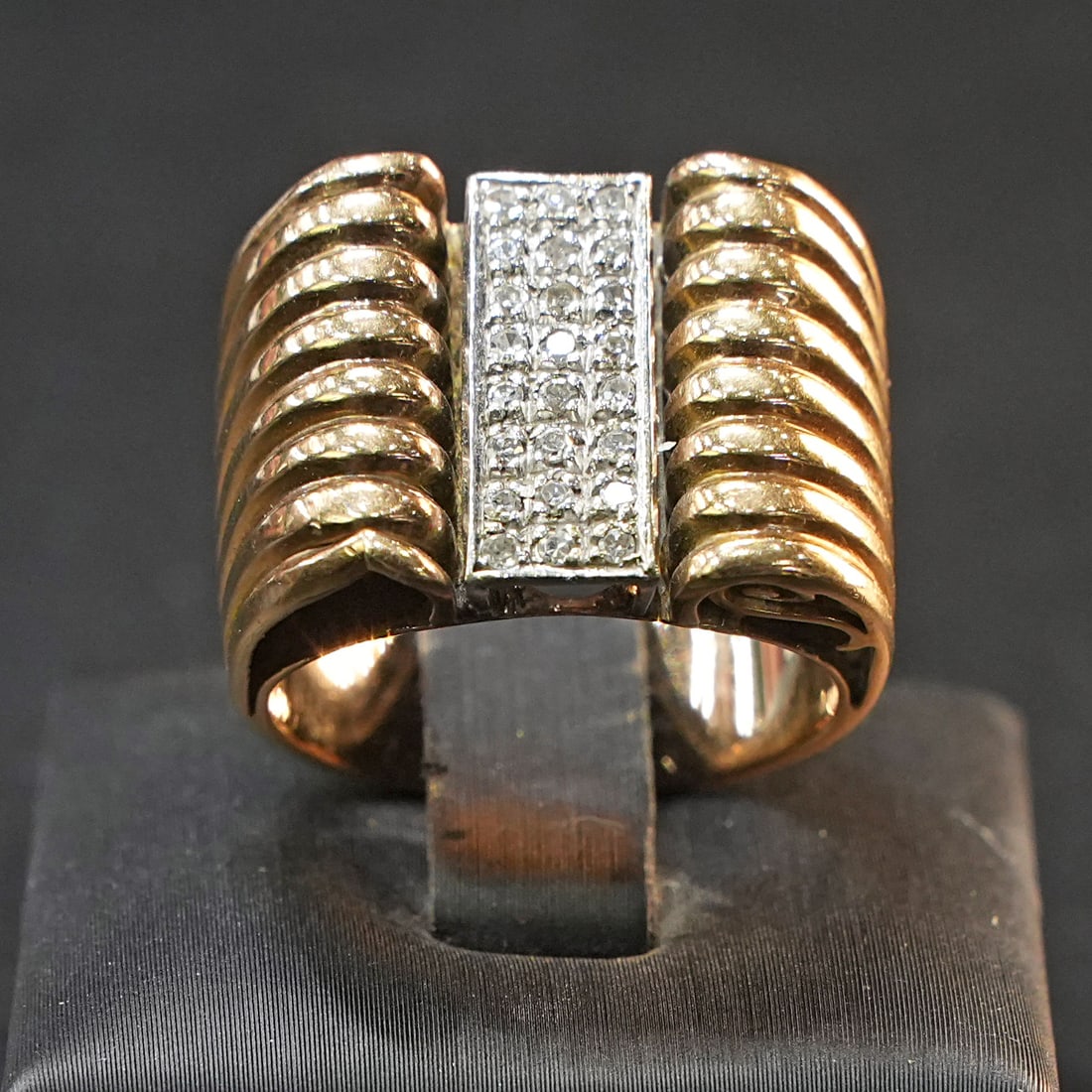 Retro-Style 18kt Yellow Gold Wide and Elevated Ring with 24 Sparkling Diamonds 0.48ct tot. - 14.64gr (1 of 4)