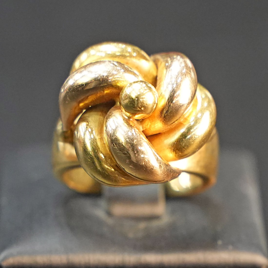 Artistic Vintage 18K Yellow Gold Sculptural Intertwined Knot Ring, 14.48gr (1 of 4)