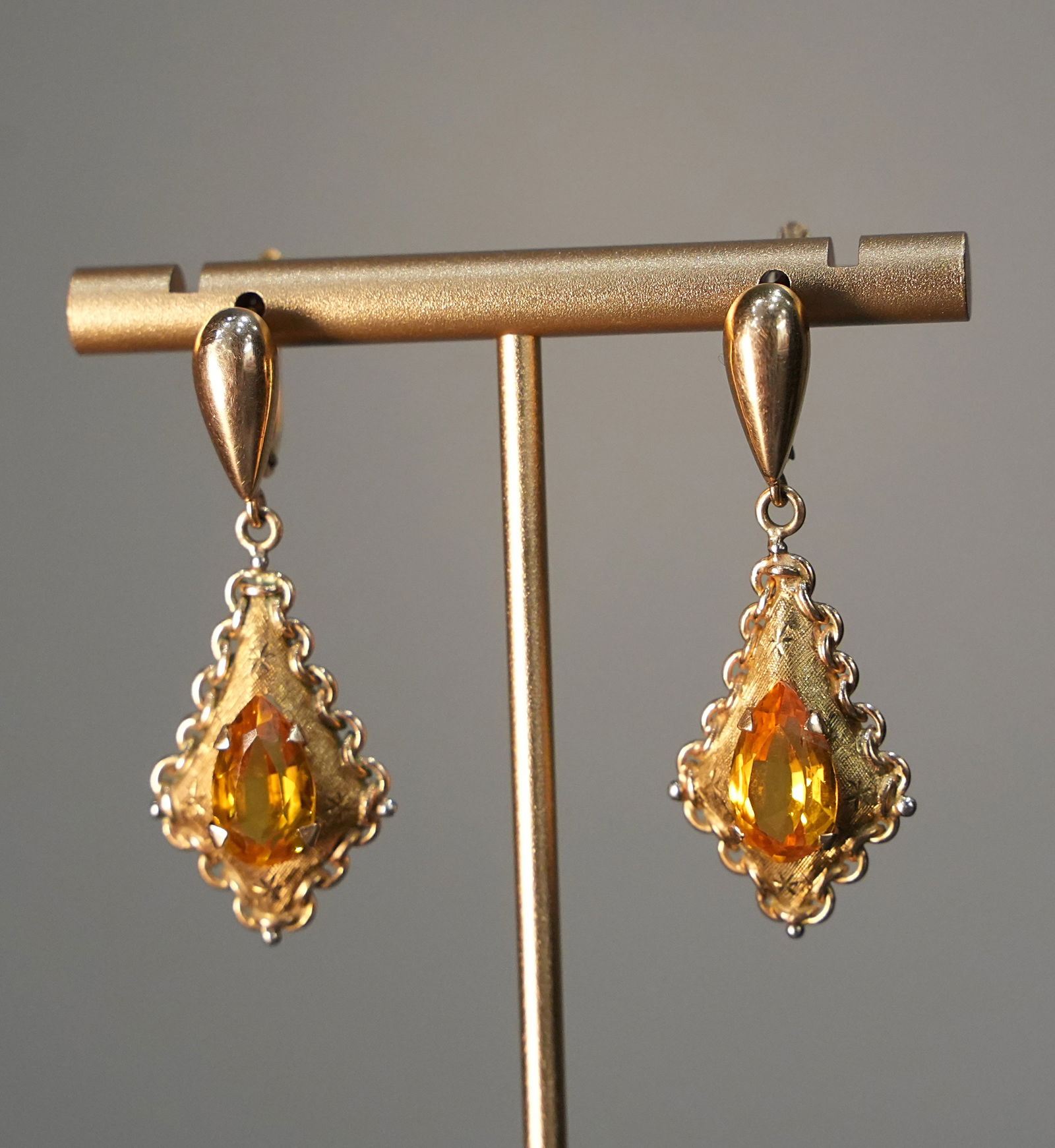 Elegant Retro Style 18K Yellow Gold Hook Drop Earrings with n. 2 Yellow Quartz, 6.96 gr (1 of 4)