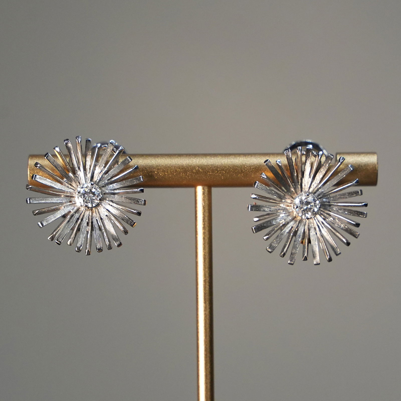 Vintage-inspired 18K White Gold Clip Earrings with n. 2 Diamonds 0.48 ct total, Gold Post, 7.52 gr: Vintage-inspired clip earrings crafted in solid 18K white gold, designed with a secure clip-on fitting and gold post. The sculpted dome profile features a radiant central diamond set in a raised bezel