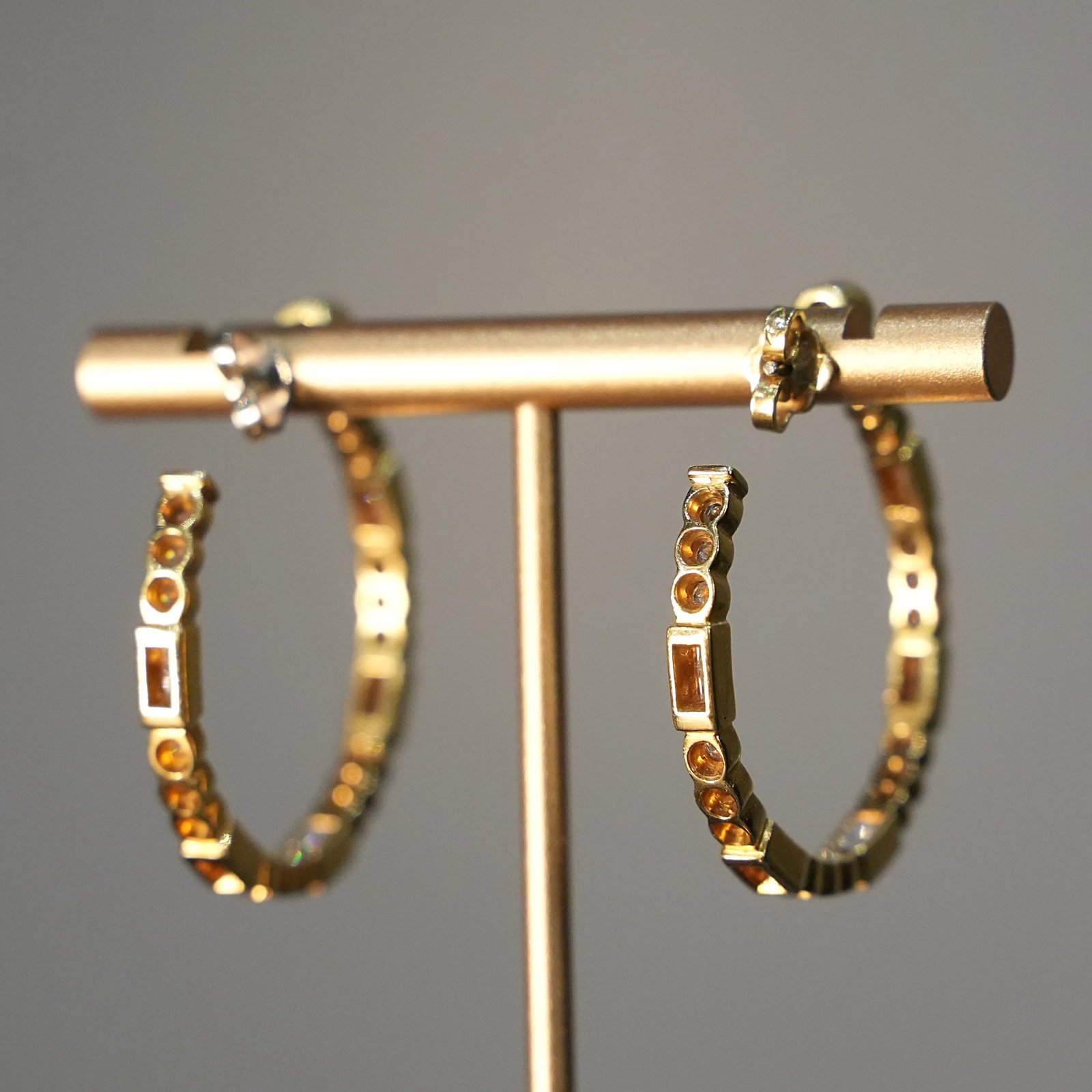 From the past these 18K Yellow Gold Hoop Earrings with Butterfly Back, with 3.2ct Diamonds, 15.12 gr: Vintage yellow gold hoop earrings featuring a classic circular design adorned with sparkling diamond accents. Secured with a butterfly back, the design combines timeless sophistication with a luminous