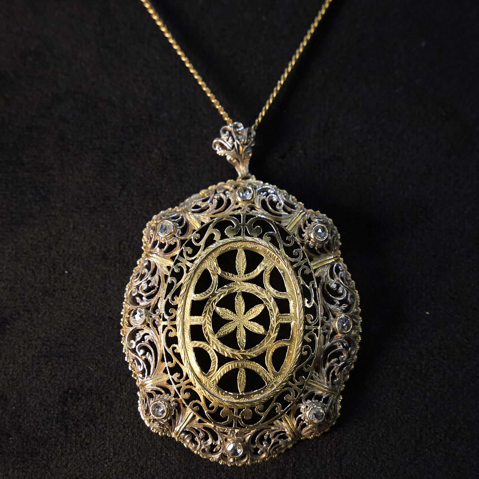 Exquisite Early 1900s 18kt Yellow and White Gold Medallion Pendant with Old cut Diamonds, 9.36gr (1 of 4)