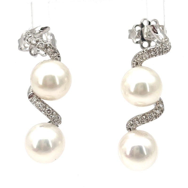 Diamond spiral dangle earrings, Akoya pearls, and white gold; 6.24 gr.: Nivei exquisite white gold and diamond spiral pendant earrings with exclusive white Akoya pearls. Stake and butterfly as back for a romantic, irresistible, highly prized touch for the face. Our compan