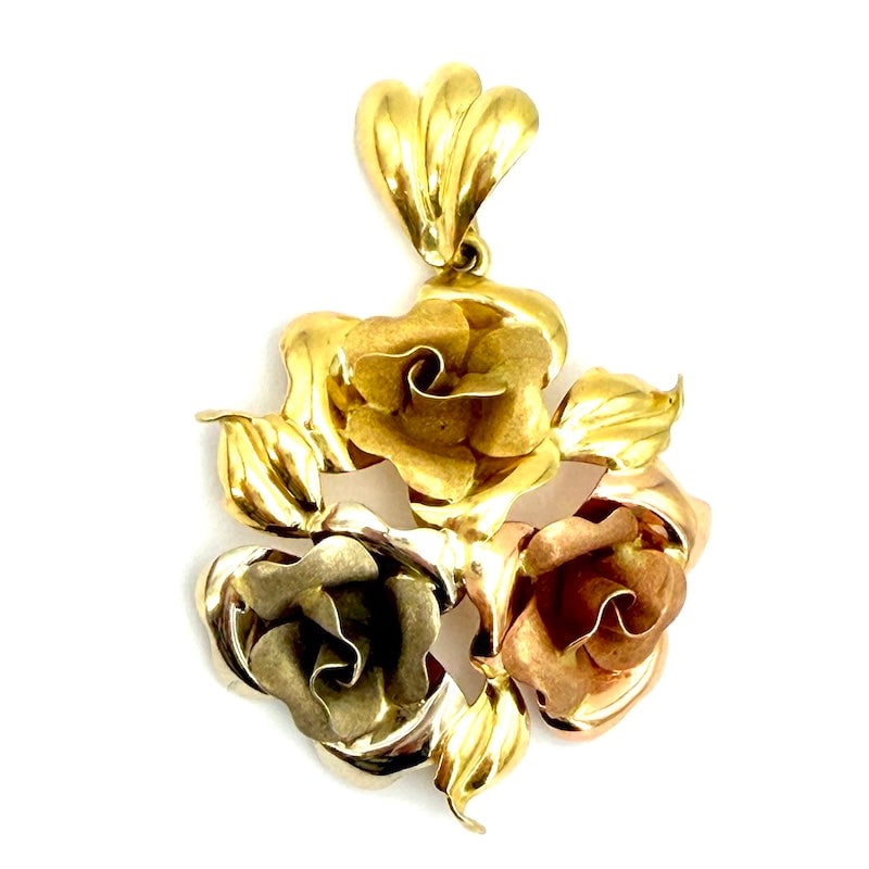 18 kt gold tricolor bouquet pendant; 6.3 gr. (1 of 6)