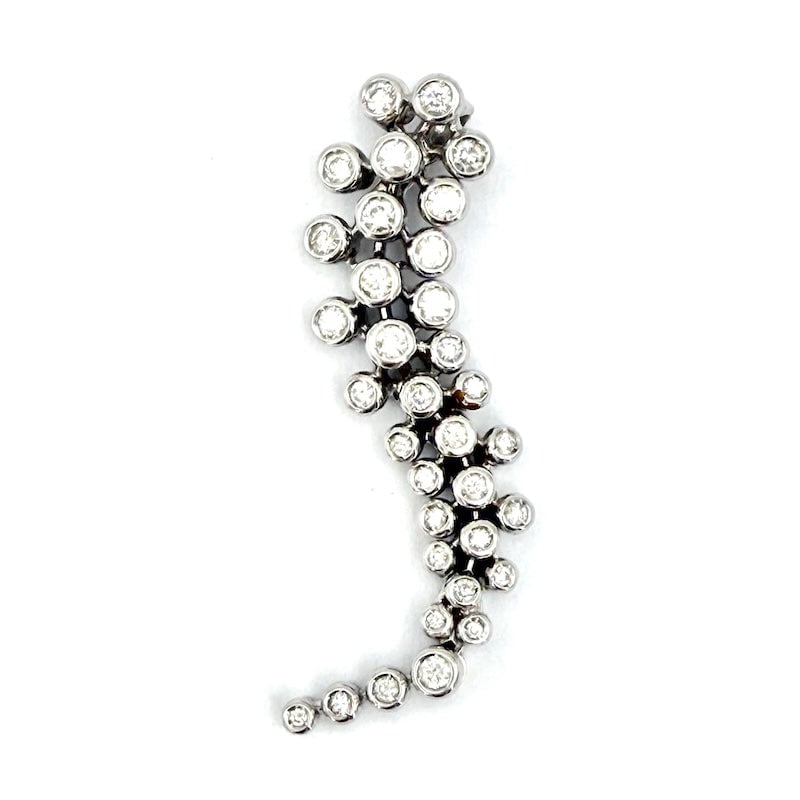 Snake cluster design pendant, diamonds and white gold; 8 gr.: Amazing semi-mobile design for this super contemporary 18 kt white gold cluster snake pendant, with no less than 1.70 ct of onion-set diamonds. Precious, sinuously moving, truly crazy! Our company's c