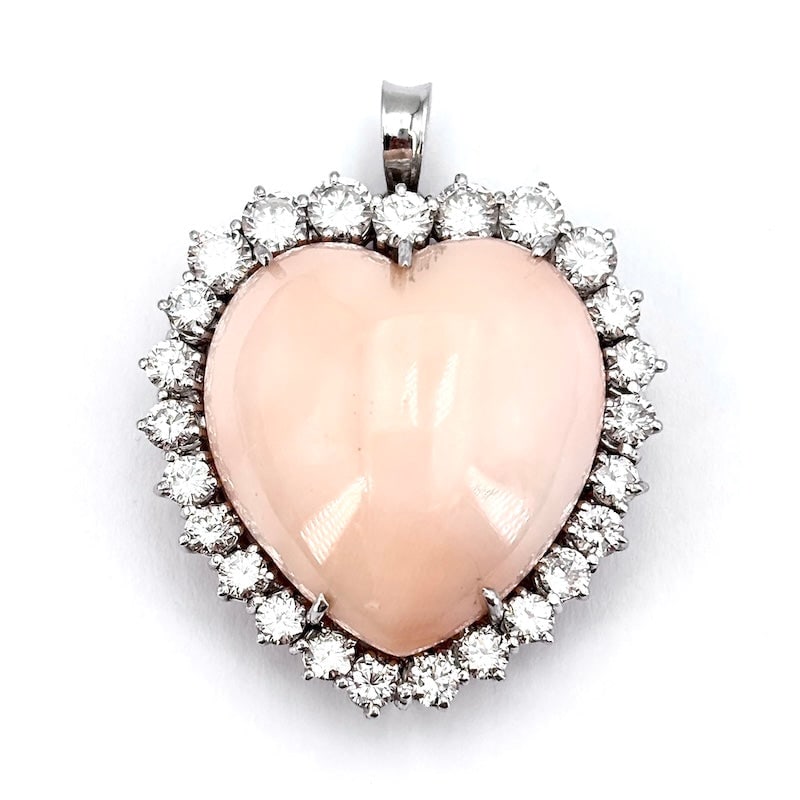 Pink coral, diamonds and white gold maxi heart pendant; 14.4 gr.: Gorgeous, majestic and dramatic heart-shaped masterpiece pendant made of natural pink coral, diamonds for over 2 ct and 18 kt white gold. A romantic, intense and unforgettable touch of distinctive