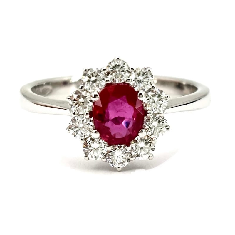 Daisy ring ruby and diamonds; 4 gr. (1 of 6)