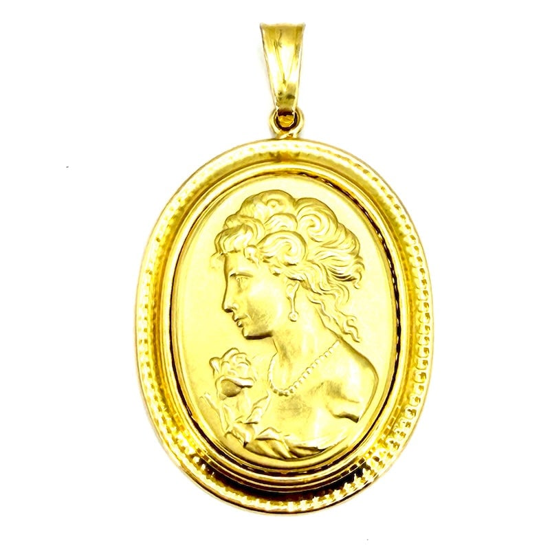Orlando cameo pendant 18 kt yellow gold; 4.95 gr.: Fabulous cameo pendant signed Orlando, all in 18 kt yellow gold! A small work of high goldsmithing that makes the emblem of femininity, a real piece of art jewelry! Our company's certification is avai