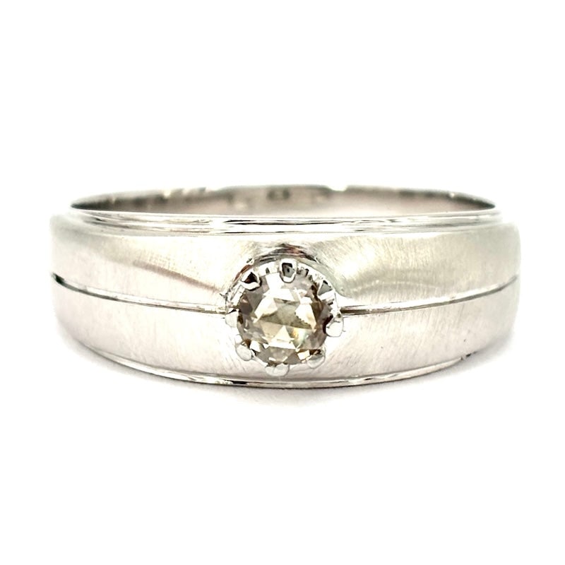 Men's pink diamond solitaire coronet band ring, satin white gold; 7.46 gr.: Fabulous unisex band ring, in satin-finished 18 kt white gold, with enchanting central crown-cut rose solitaire diamond. Simplicity, charisma and value in a distinctive combination, for a man of great