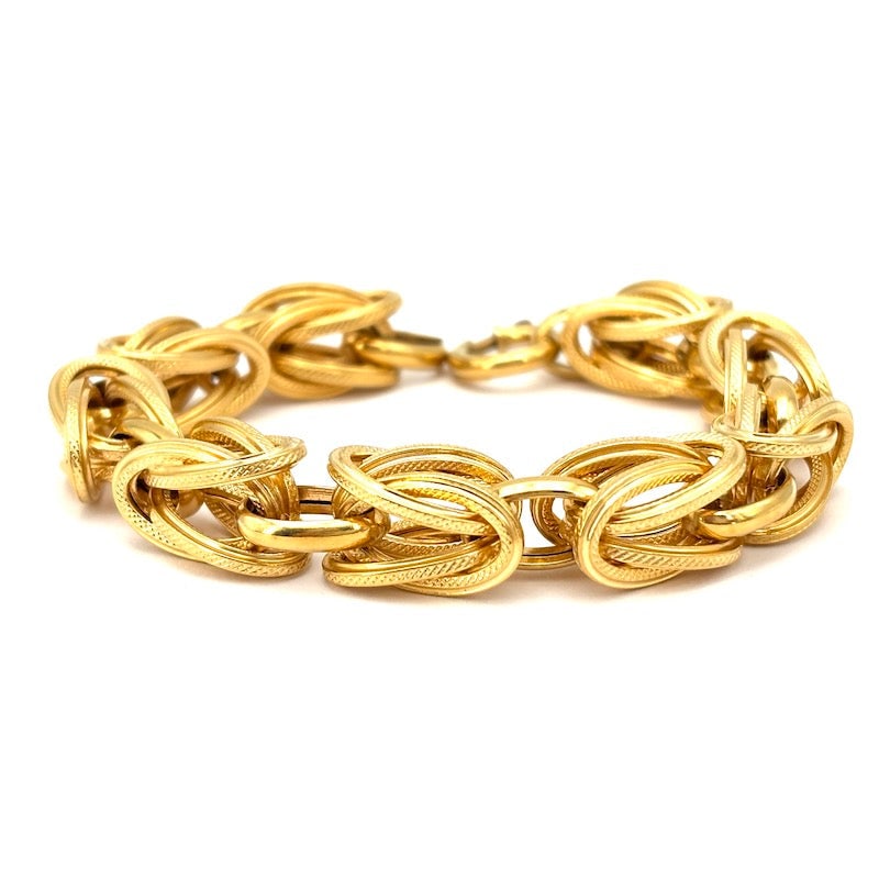 Vintage Byzantine maxi chain bracelet, yellow gold; 25.44 gr - 19.5 cm: A very important and unobtainable vintage maxi chain link bracelet Byzantine model in 18 kt yellow gold. A dramatic, striking, evergreen 18 kt yellow gold bracelet proposal with a striking dimensional