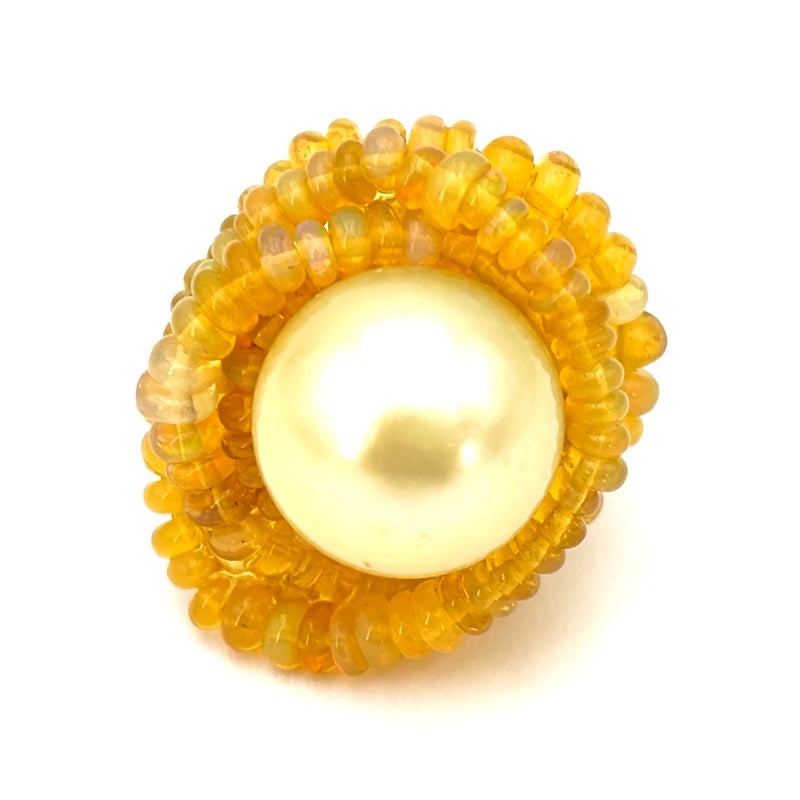 Gold pearl, yellow opal nest, and gold ring; 11.25 gr.: Very original and super scenic! Yellow gold maxi nest ring of yellow opals enveloping a huge Australian gold pearl, the central protagonist of the jewel. A majestic and super sunny proposal with a rea