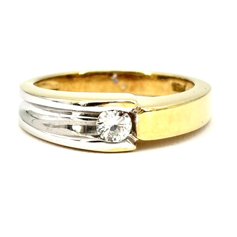 Two-tone gold unisex ring with solitaire brilliant; 6.38 gr.: Beautiful unisex 18 kt yellow and white gold raised band ring with central 20-22 point solitaire diamond mounted on white track for a ring that is both precious and comfortable ! Our company's certifi