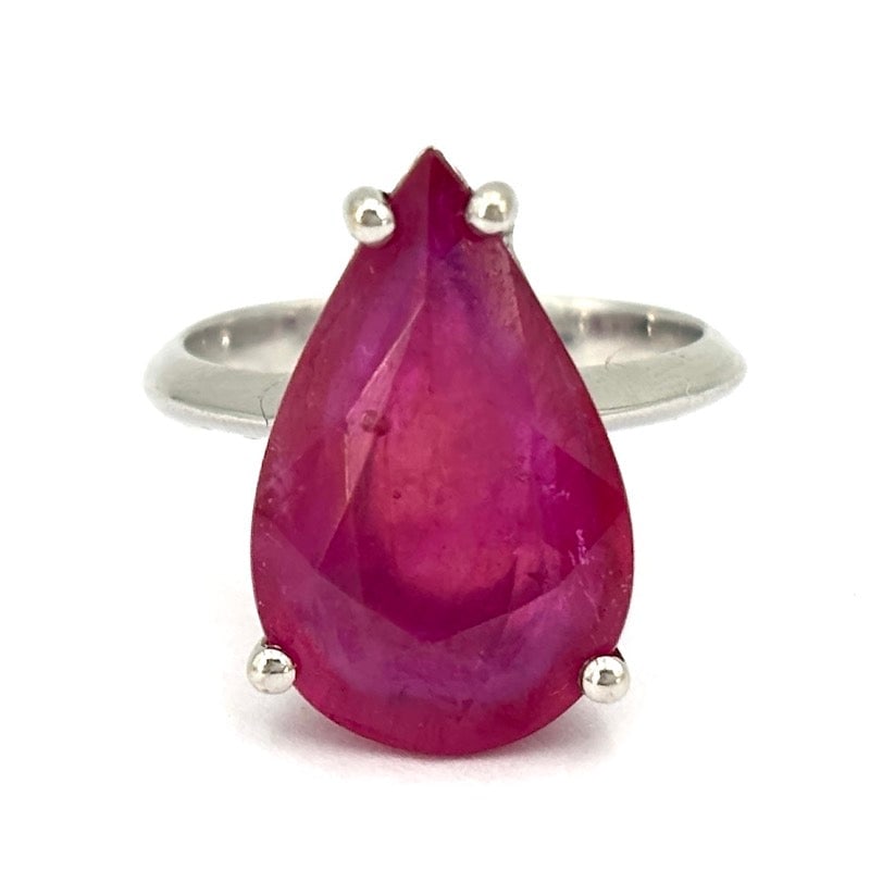 Ruby maxi drop ring, white gold; 5.28 gr.: Fashionable super sought-after ruby nude drop maxi stone ring!!! Essential and eye-catching at the same time 18 kt white gold ring with large drop-cut ruby set in 4 griffes. Natural, precious, red and