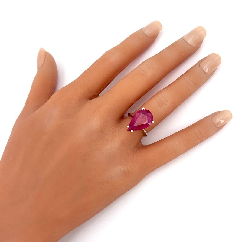 Ruby maxi drop ring, white gold; 5.28 gr. - 3