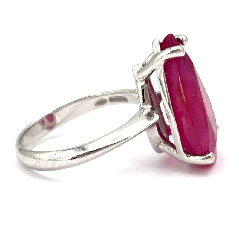 Ruby maxi drop ring, white gold; 5.28 gr. - 4