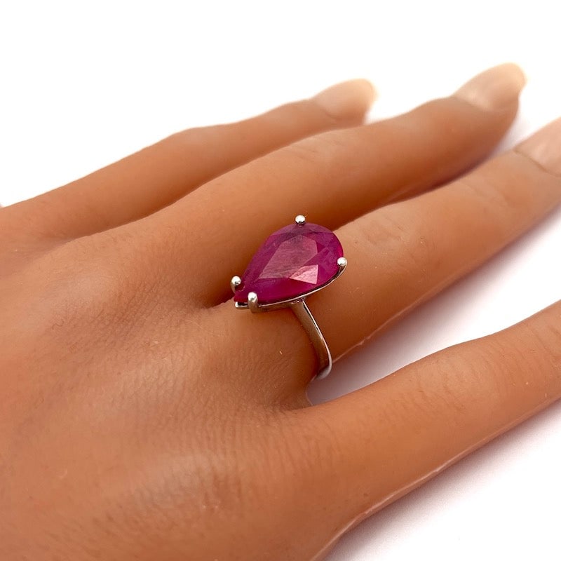 Ruby maxi drop ring, white gold; 5.28 gr. - 6