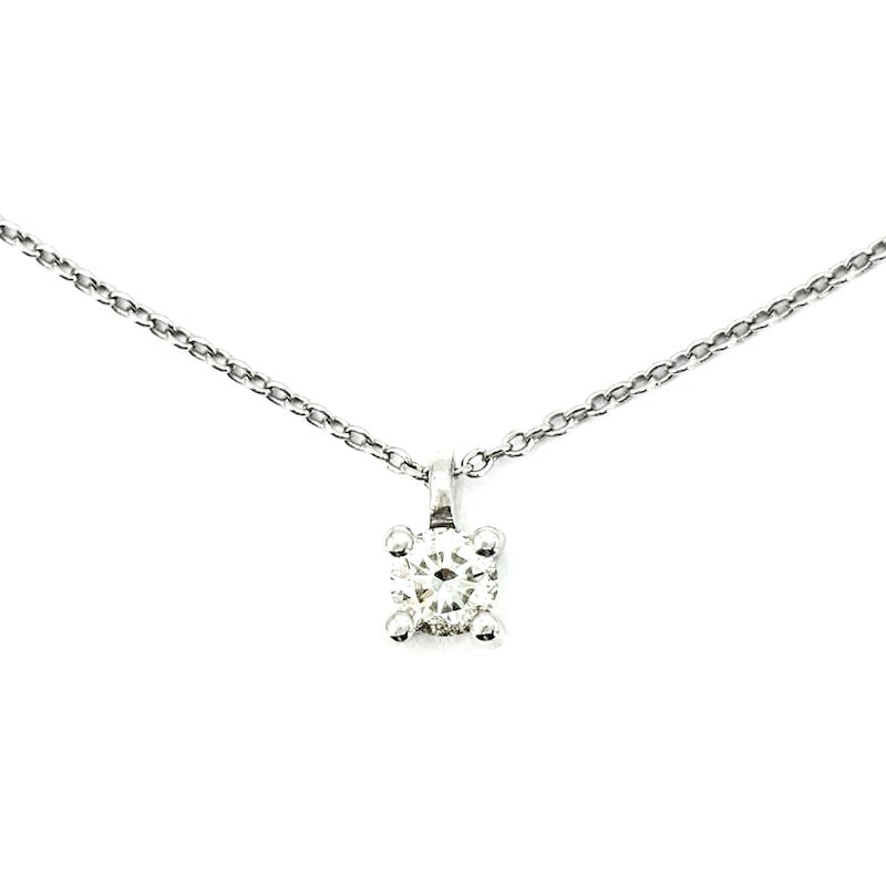 Solitaire and gold brilliant point pendant - 0.25 ct; 3.02 gr - IGI certified: Unmissable and essential 18 kt white gold point pendant with 0.25 ct solitaire brilliant-cut diamond, E color and VS4 clarity. Mounted with 4 griffes on a square bezel setting. 18 kt white gold chain