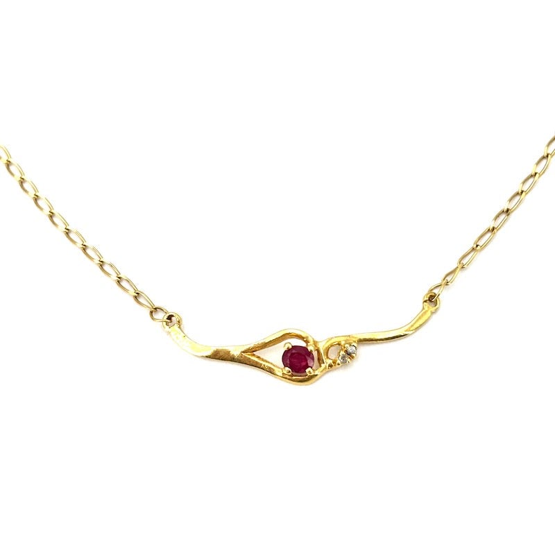 Vintage yellow gold and ruby choker necklace; 3.33 gr.: Very pretty 18 kt yellow gold choker necklace with stylized central ruby and micro diamond motif. A graceful, cool and super chic vintage style! Our company's certification is available for free, upon