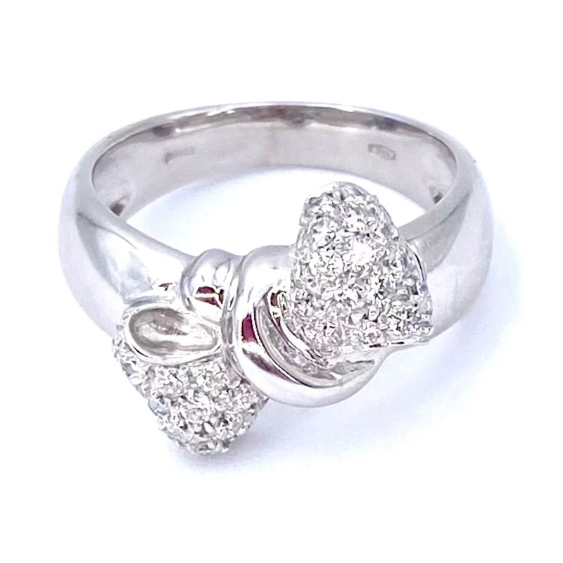Ring band, brilliants bow, white gold; 7.47 gr: Refined, not-to-be-missed 18 kt white gold band ring proposal. Enchanting ring occasion with a wonderful 0.64 ct brilliants bow. A model of feminine and vexatious jewelry that never goes out of fashio