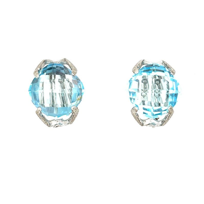 Hydrothermal blue topaz and white gold lobe earrings - 1.6 cm; 7.14 g: Fashionable and vibrant! Contemporary square lobe earrings framed by 18 kt white gold design motif with faceted hydrothermal blue topaz stones. Back with stud and clips. Super comfortable and super fa