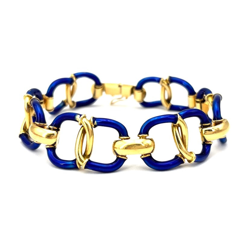 Vintage cuff bracelet yellow gold, blue enamel; 54.95 gr - 19 cm: Stunning handcrafted 1950s/60s vintage cuff bracelet in full 18 kt yellow gold with blue enameled chain elements, with small enamel shortcomings due to signs of time. 8 security. A solid gold bargain