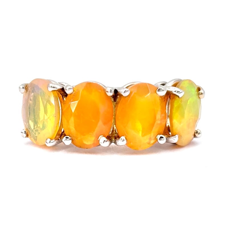 Riviera opals and white gold ring; 5.77 gr.: Fabulous and essential riviera with 4 large oval opals mounted on 18kt white gold. An unusual, opalescent and precious jewel offered at a price to die for! Our company's certification is available