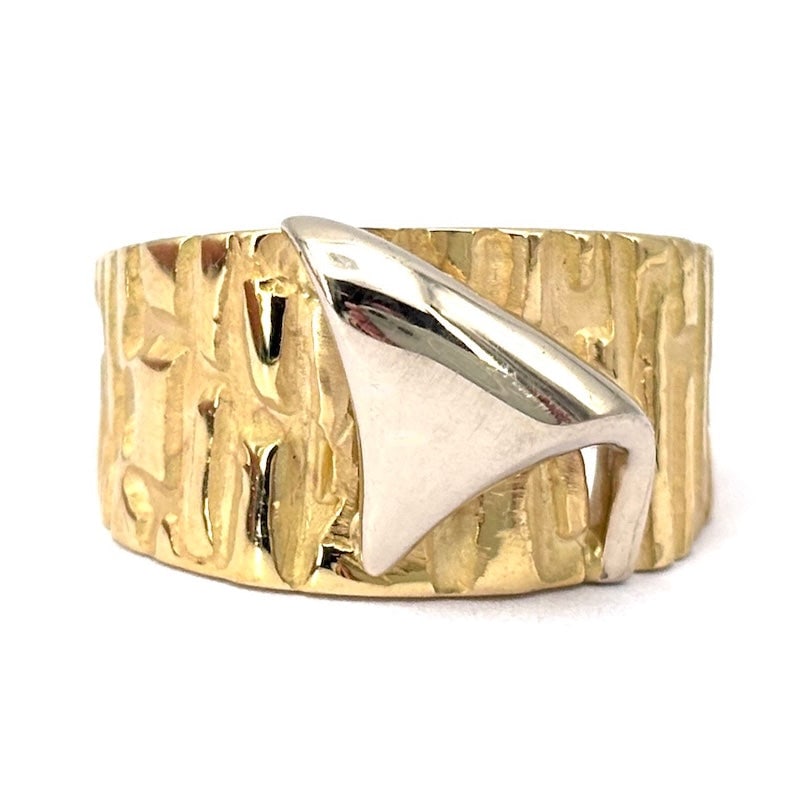 Yellow gold design band ring, white gold fold; 7.38 gr. (1 of 7)