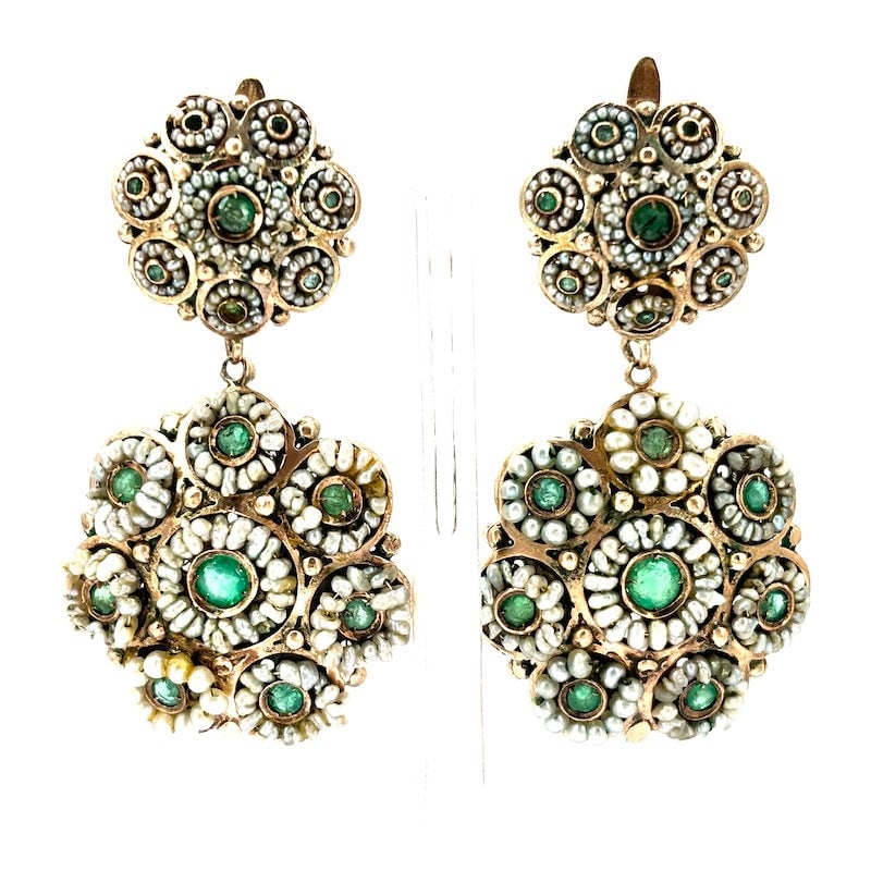Styled dangle earrings, micro pearls, emeralds and gold - 4.7 cm; 18.64 gr. (1 of 5)