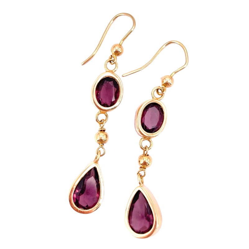 Vintage amethyst and yellow gold dangle earrings; 9.20 g - 6 cm: A beautiful pair of vintage pendant earrings, elegant, intense, with refined retro charm. Amethyst and 18 kt yellow gold drops and ovals. Nun back. Adorable! Our company's certification is available f