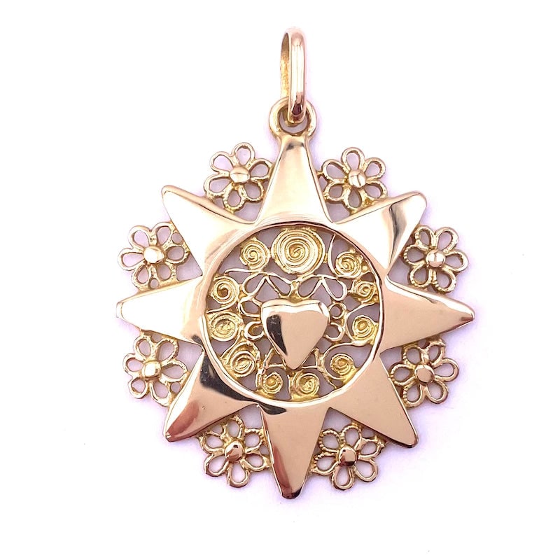 Gold presentosa pendant; 7.3 gr. (1 of 5)