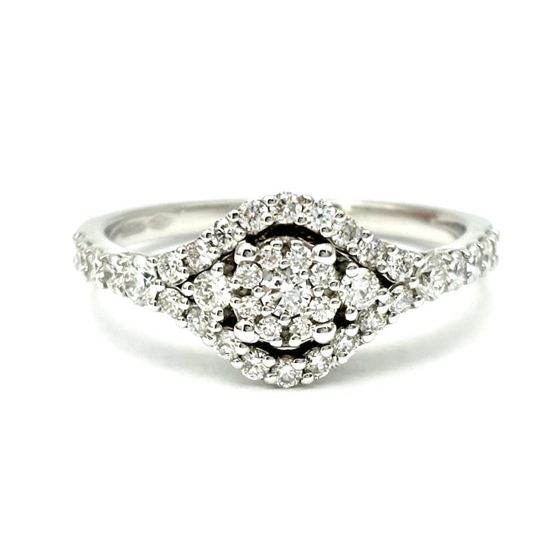 Daisy/brilliant band ring - 0.63 ct - and gold; 2.92 gr.: A sparkling, highly prized and eternal eye model ring, studded with brilliants with a central flower! Daisy/eye ring in 18 kt white gold with 0.63 ct total of brilliant-cut diamonds. An eternal wonder