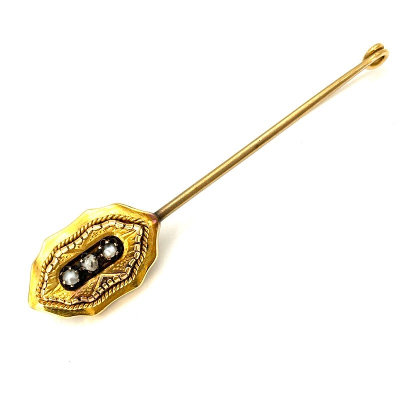 Vintage brooch late 1800s-early 1900s, micropearls, coronet rose and gold; 8.63 gr.: Antique and prestigious charm for this late 19th-early 20th-century vintage pin, in gold, with microbeads and rose-cut diamond corone on rich and admirable frame. Unmatched charisma for this tie pin,