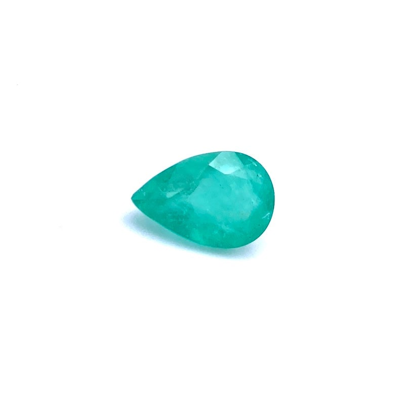 Emerald loose stone, drop - 3.09 ct: Captivating loose pear-shaped emerald highlighting exquisite faceting that enhances its vivid green hue and natural sparkle. Untreated to maintain the gem?s pure and authentic charm, ideal for custom
