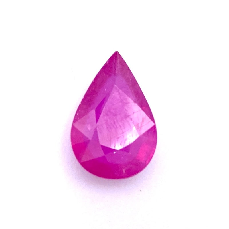 Ruby, drop - 13.67 ct.: Impressive loose pear-shaped ruby featuring a finely faceted cut that emphasizes its rich red hue and brilliance. Treated to enhance color and clarity, perfect for bespoke jewelry creations. Measureme