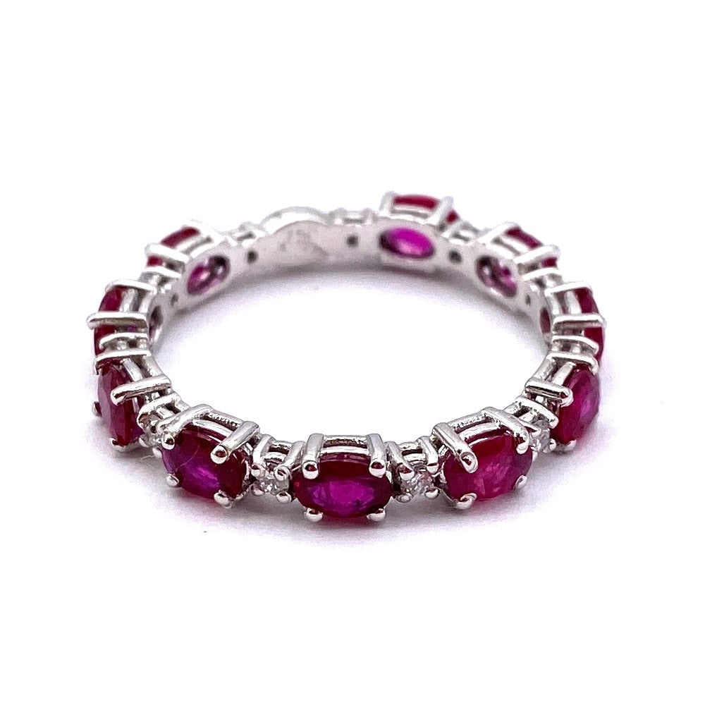 Eternelle rubies and diamonds ring; 2.3 gr.: Gorgeous ruby and diamond eternelle ring in white gold. Designed to offer the best value for money. Exceptional proposal ! Our company's certification is available for free, upon request. If you wish