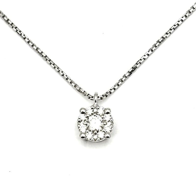 Elegant 18kt White Gold Daisy Pendant with Brilliant 0.40ct Diamonds and 42cm Chain, 3.96g,: Elegant 18kt white gold daisy pendant featuring brilliant diamonds creating a delicate optical solitaire effect, paired with a 42cm Venetian chain for a luminous, timeless look. Weight: 3.96 g Pendant