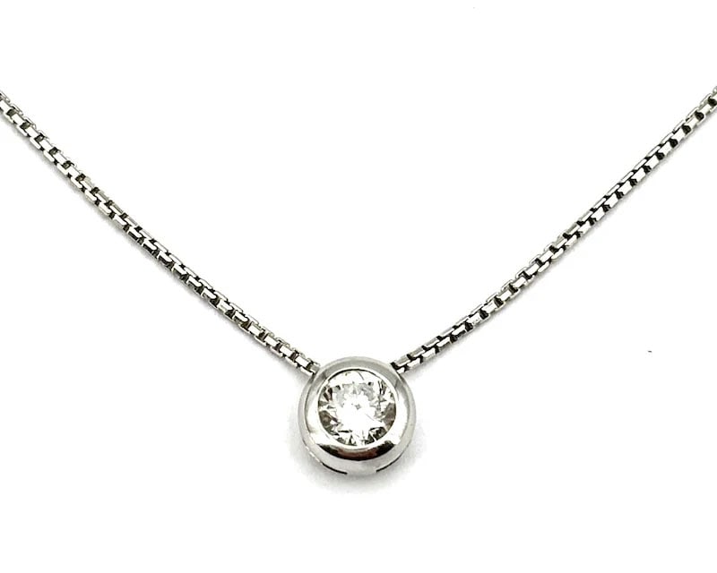Timeless 18kt White Gold Solitaire 0.15ctDiamond Pendant with 43cm Chain, 2.66g, (1 of 6)