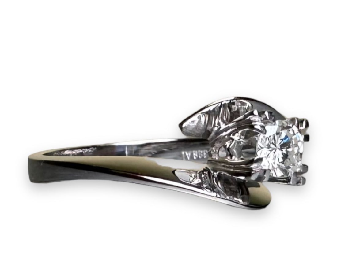 Diamond Solitaire set on 18k Solid Gold 80's Ring - 2